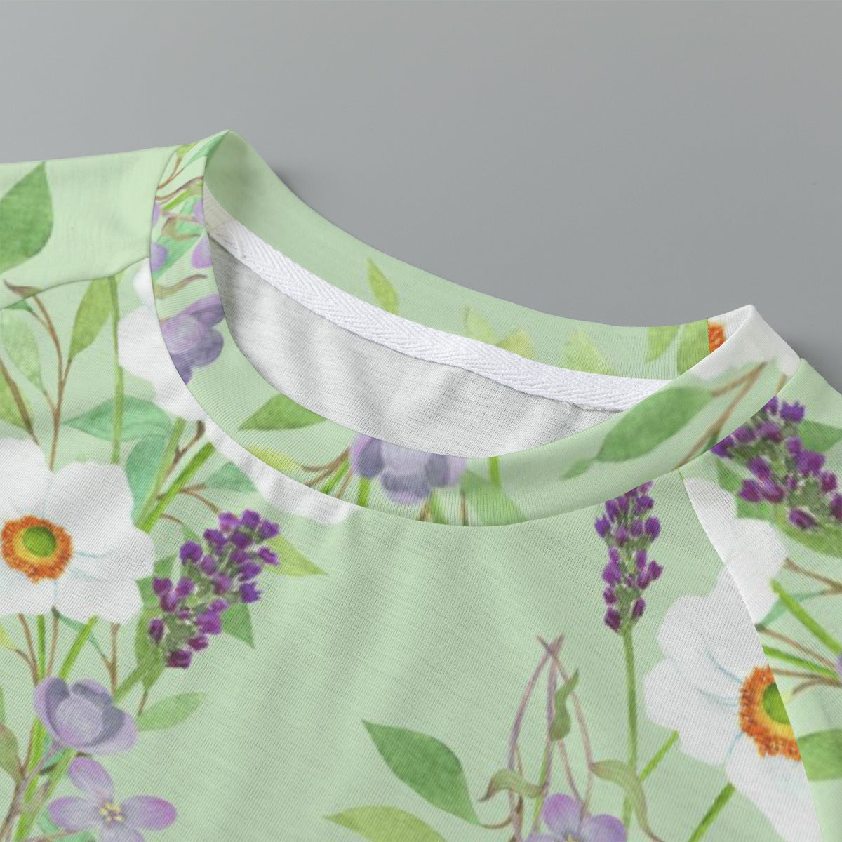 Eco-friendly  All-Over Print Women's cropped Raglan T-shirt With Short Sleeve