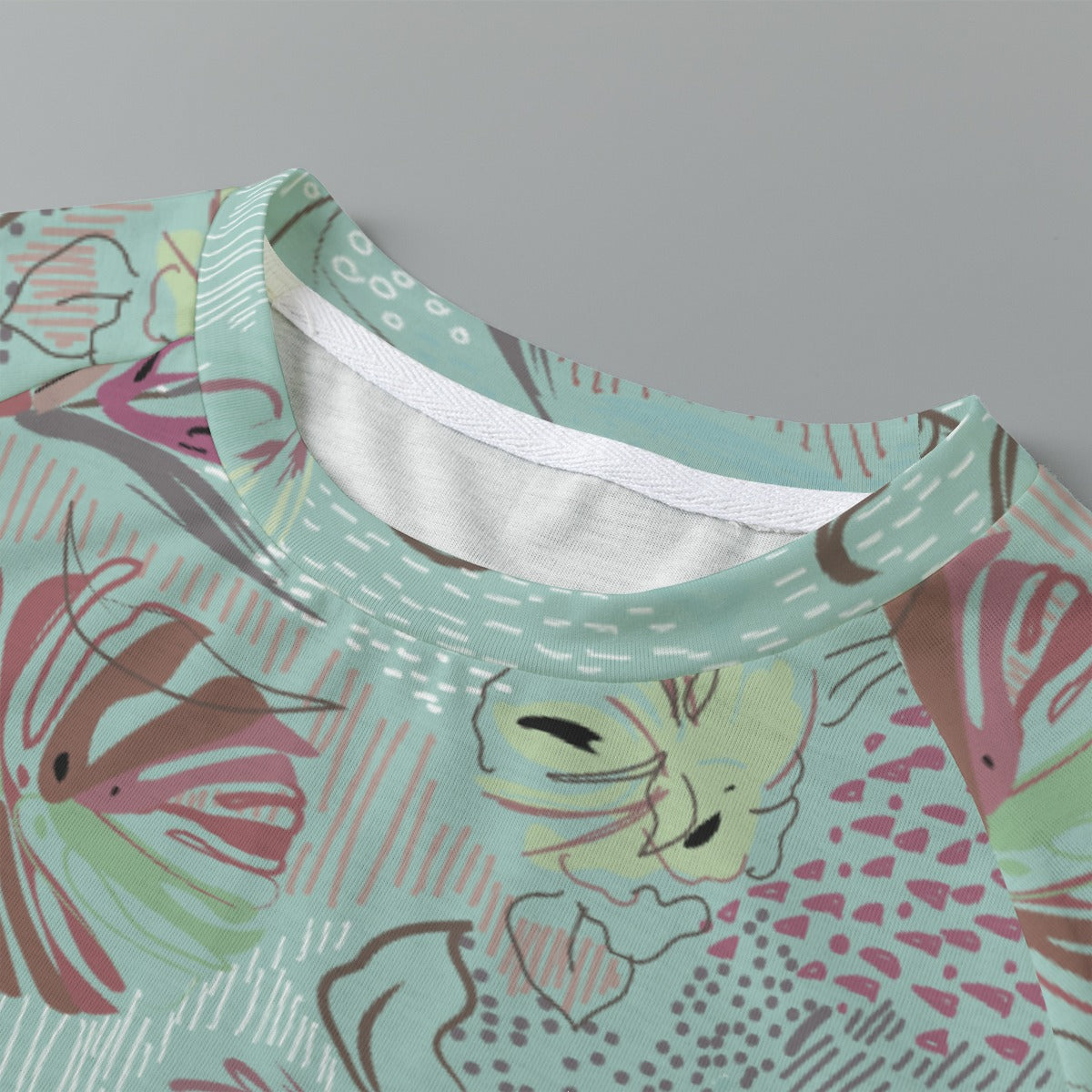 Eco-friendly  All-Over Print Women's cropped Raglan T-shirt With Short Sleeve