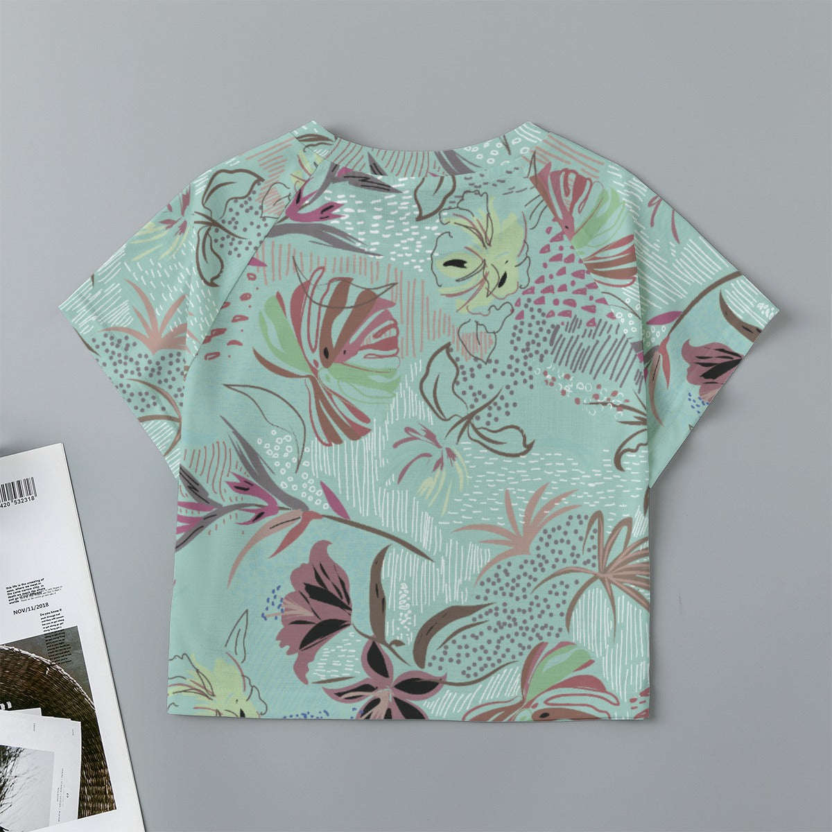 Eco-friendly  All-Over Print Women's cropped Raglan T-shirt With Short Sleeve